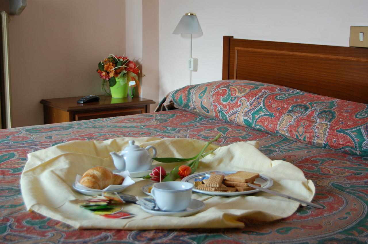 Albergo Sud America Paesana Eksteriør bilde